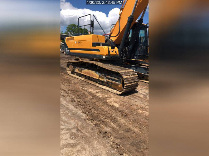 USED 2018 HYUNDAI HX330L Excavator Lexington, North Carolina - photo 2