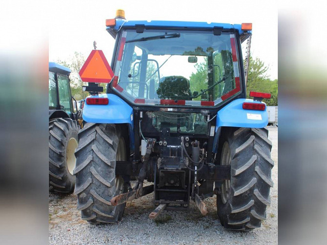 USED 2005 NEW HOLLAND TL80A Tractor Greensboro - photo 2
