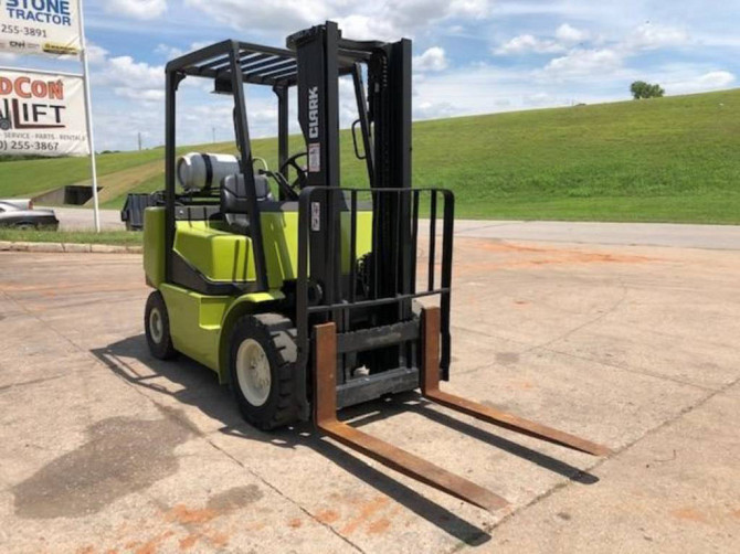 USED 1997 CLARK CGP25 Forklift Duncan - photo 1