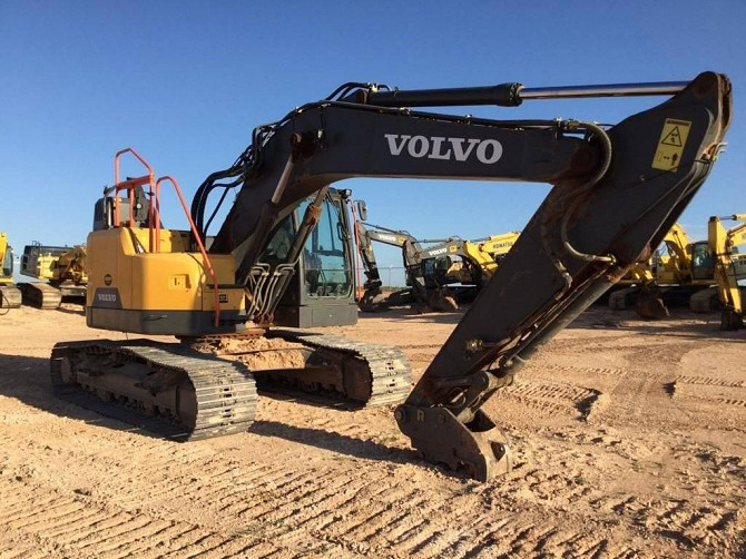 USED 2016 VOLVO ECR235EL Excavator Oklahoma City - photo 2