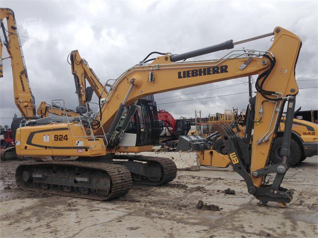 USED 2016 LIEBHERR R924 Excavator Placentia - photo 4