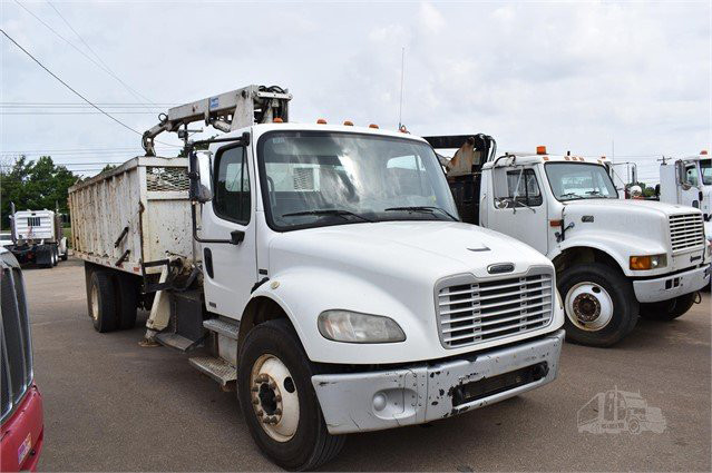 USED 2007 FREIGHTLINER BUSINESS CLASS M2 106 Grapple Truck Dyersburg - photo 1