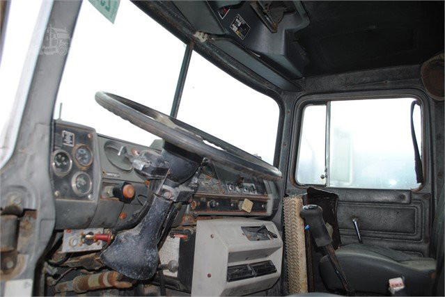 USED 1993 MACK DM690S Grapple Truck Dyersburg - photo 4