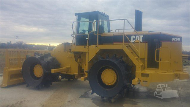 USED CAT 826H Landfill Compactor Parma - photo 1