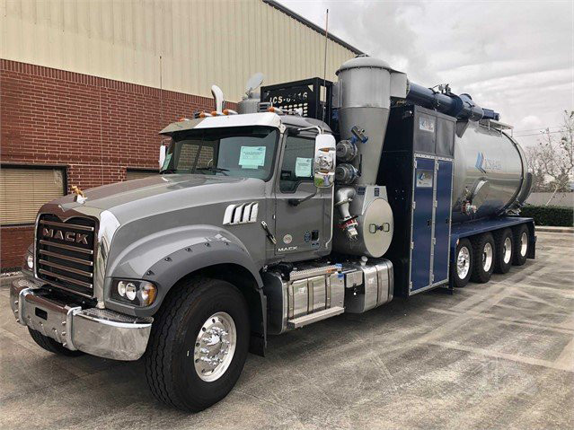 USED 2019 MACK GRANITE GU714 Vacuum Truck Fort Worth - photo 1