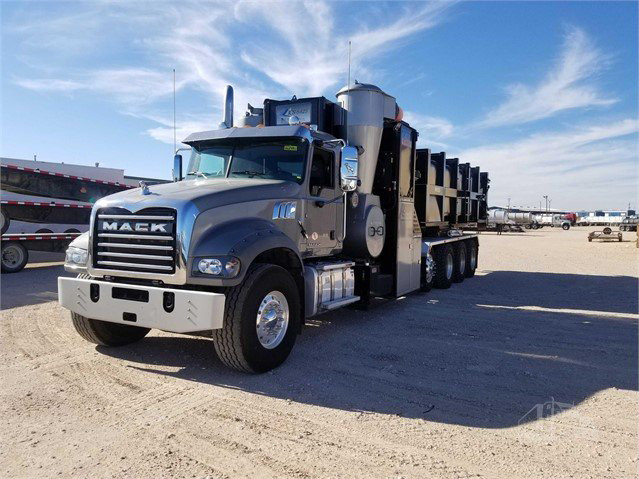 USED 2018 MACK GRANITE GU714 Vacuum Truck Fort Worth - photo 1