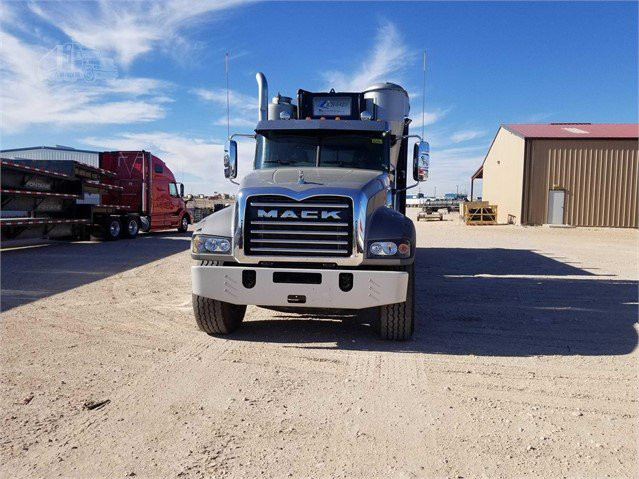 USED 2018 MACK GRANITE GU714 Vacuum Truck Fort Worth - photo 2