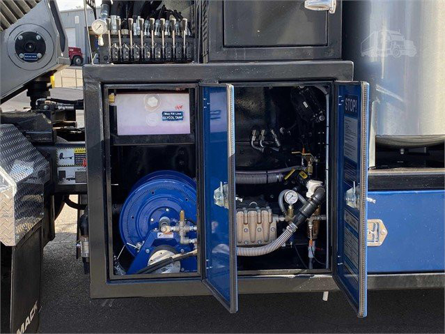 USED 2019 MACK GRANITE 86FR Vacuum Truck Fort Worth - photo 2
