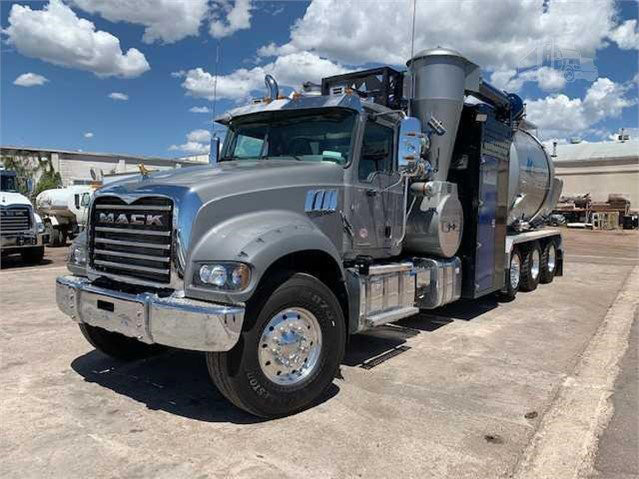 USED 2020 MACK GRANITE 64FR Vacuum Truck Fort Worth - photo 2