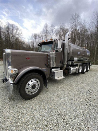 USED 2018 PETERBILT 389 Vacuum Truck Pittsburgh - photo 2