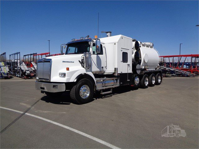 USED 2016 WESTERN STAR 4900SB Vacuum Truck Denver - photo 2