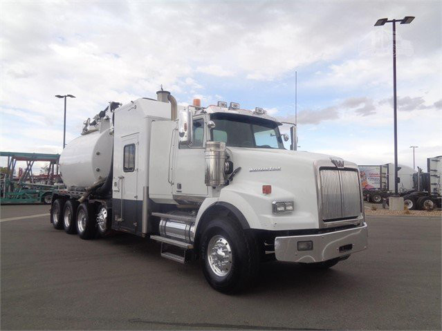 USED 2016 WESTERN STAR 4900SA Vacuum Truck Denver - photo 1