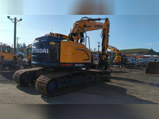 USED 2019 Hyundai HX235LCRD Excavator Portland, Oregon - photo 3