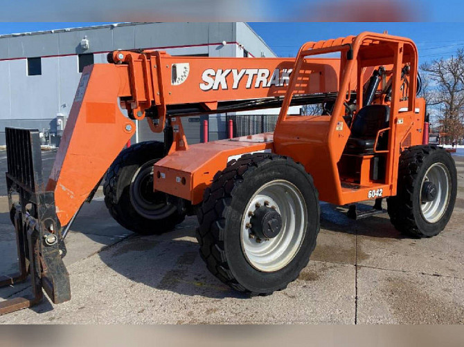 USED 2014 Skytrak 6042 Telehandler Bristol, Pennsylvania - photo 3