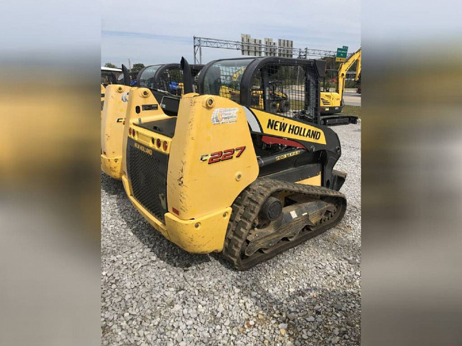 USED 2016 New Holland C227 Track Loader Chattanooga - photo 3