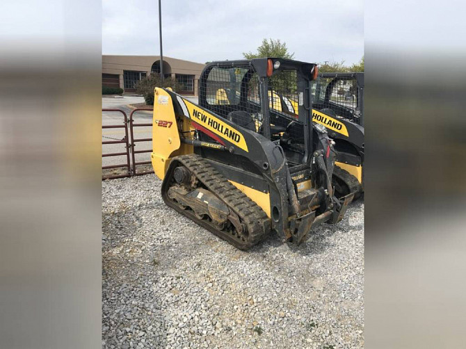 USED 2016 New Holland C227 Track Loader Chattanooga - photo 2