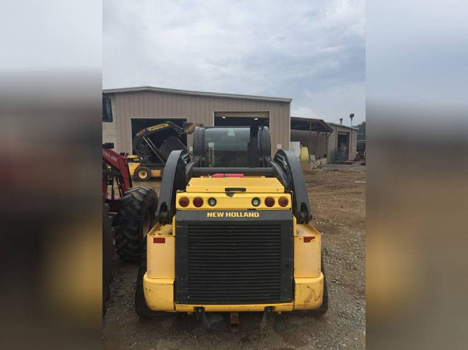 USED 2019 New Holland C245 Track Loader Chattanooga - photo 2
