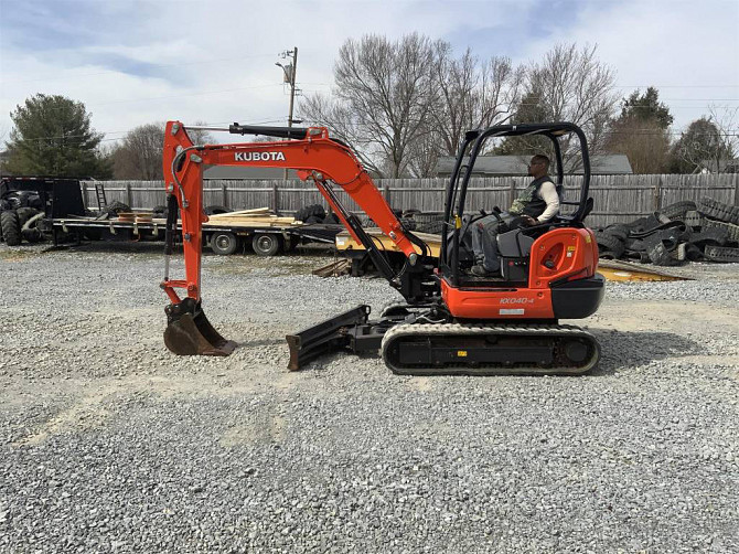 USED 2018 KUBOTA KX040-4 Excavator Johnson City, Tennessee - photo 4