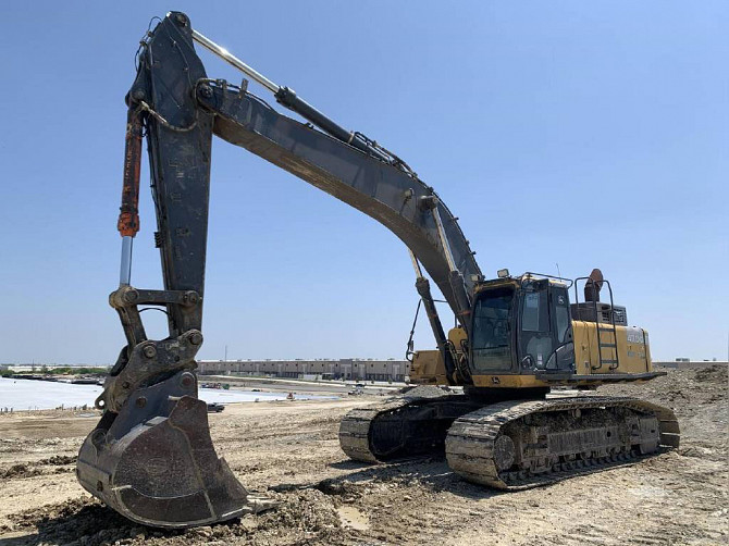 USED 2014 DEERE 470G LC Excavator Carrollton, Texas - photo 2