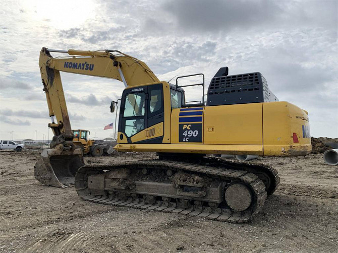 USED 2017 KOMATSU PC490 LC Excavator Carrollton, Texas - photo 1
